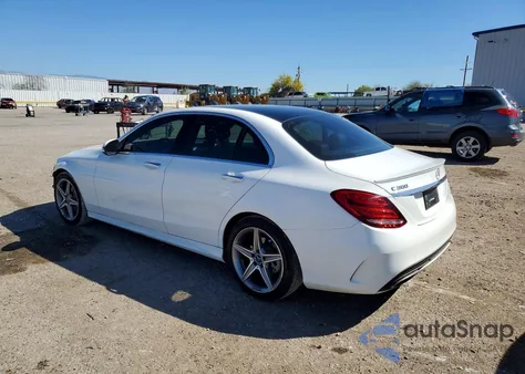 2016 Mercedes-Benz C 300 4Matic z USA, uszkodzony, nr VIN 55SWF4KB3GU133960